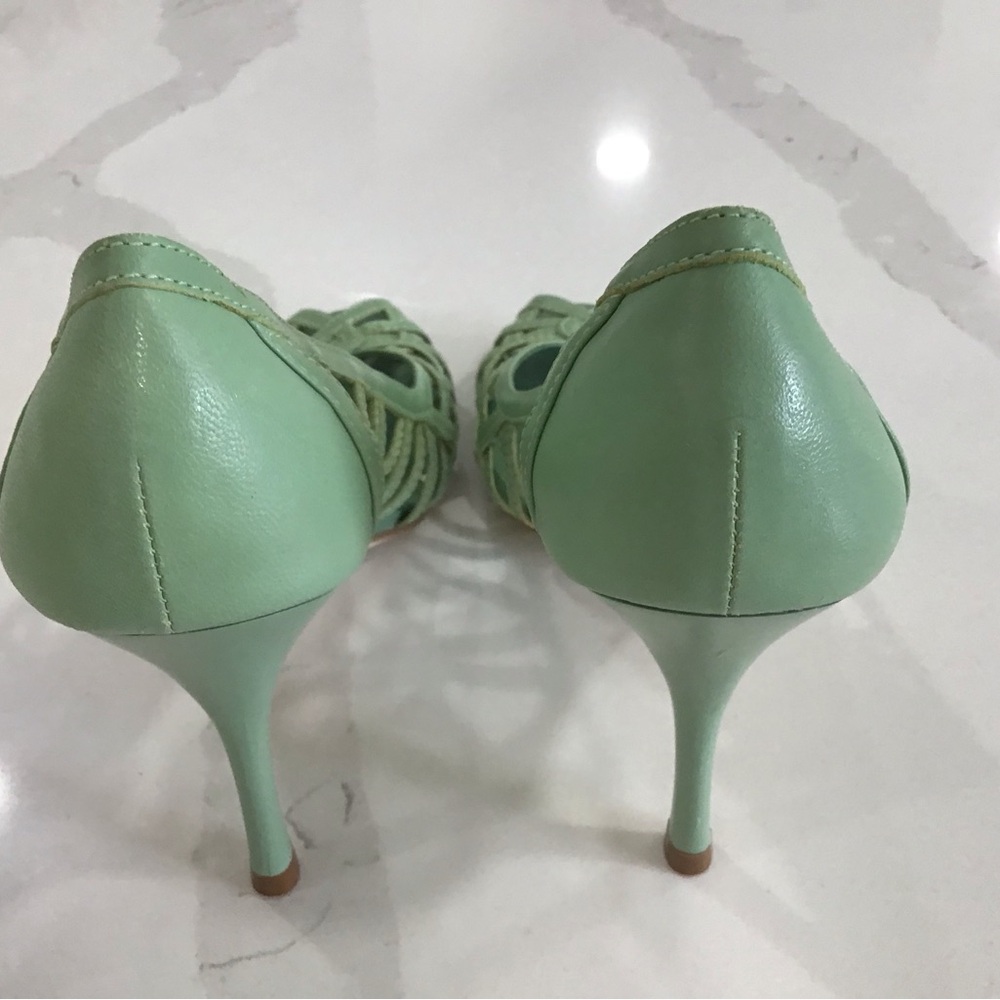 BCBGirls Green Lattice Peep Toe sz. 5.5 - Picture 3 of 7